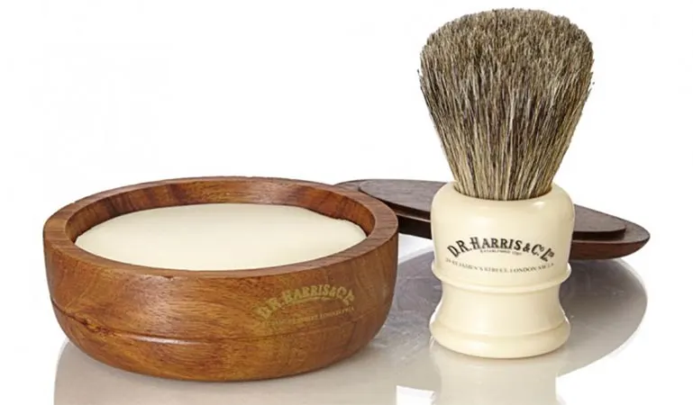 bol-et-blaireau-de-rasage