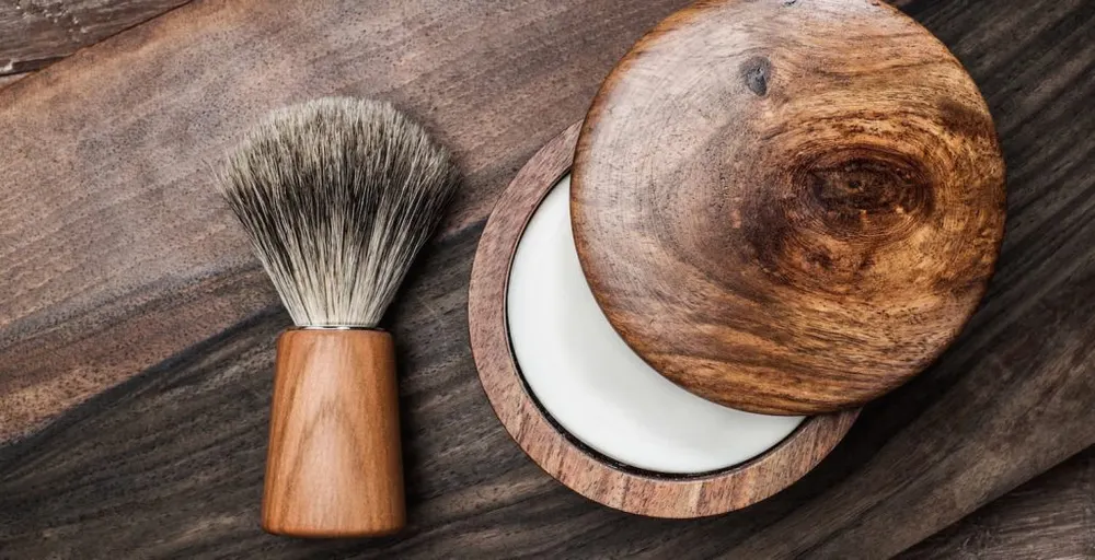 creme-a-raser-ou-savon-a-barbe