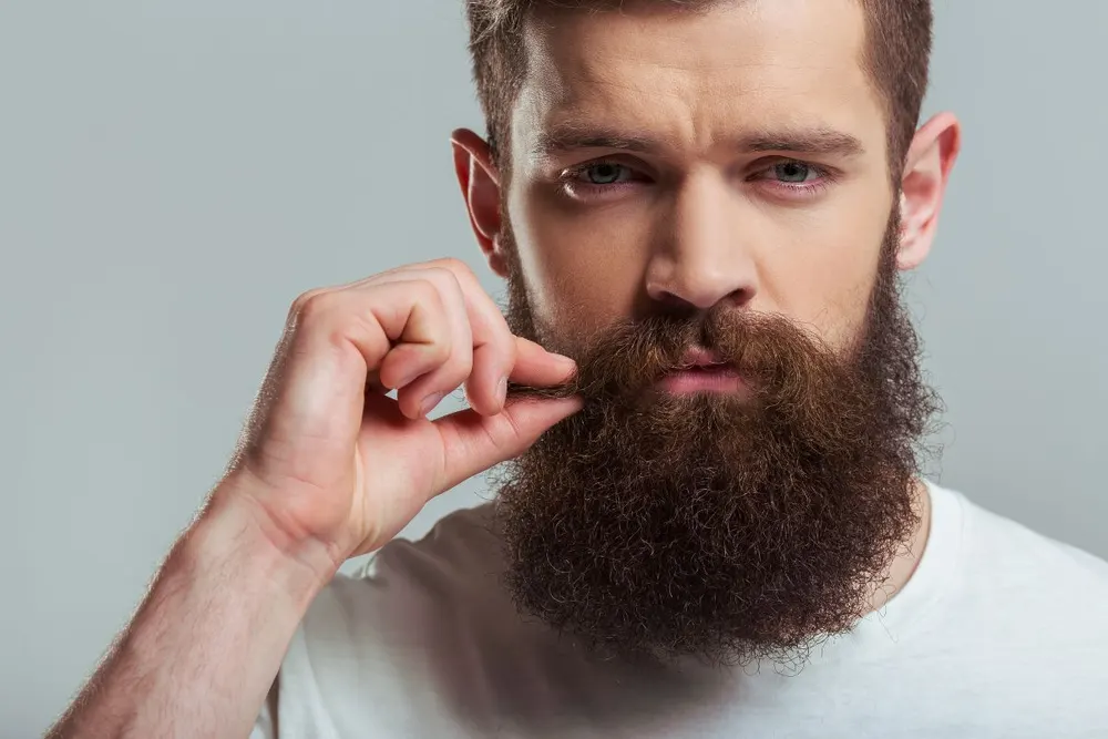 une barbe à l’aspect propre et entretenu